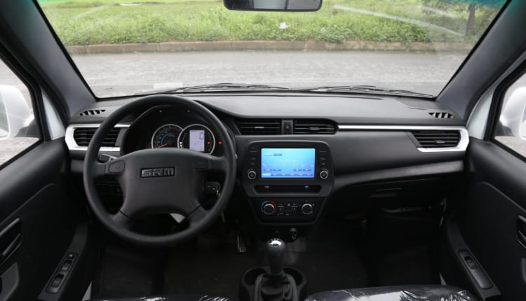 Nội thất xe tải SRM 930kg thùng kín