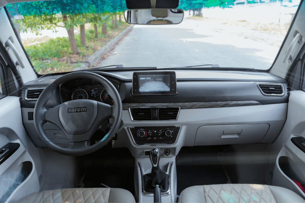 Nội thất xe tải Van SRM X30I V5