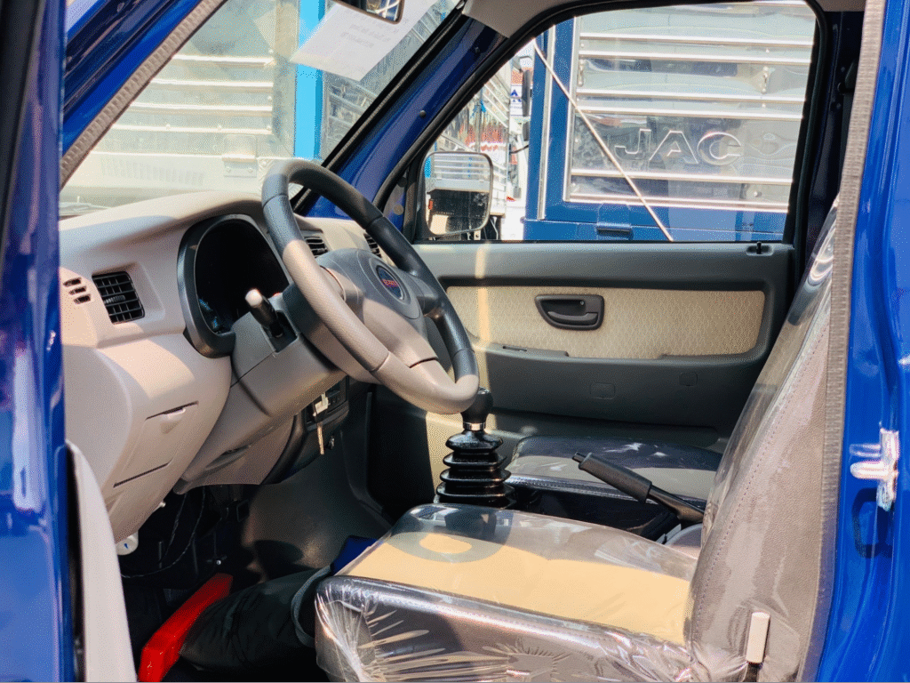 Nội thất xe tải SRM T15 thùng kín