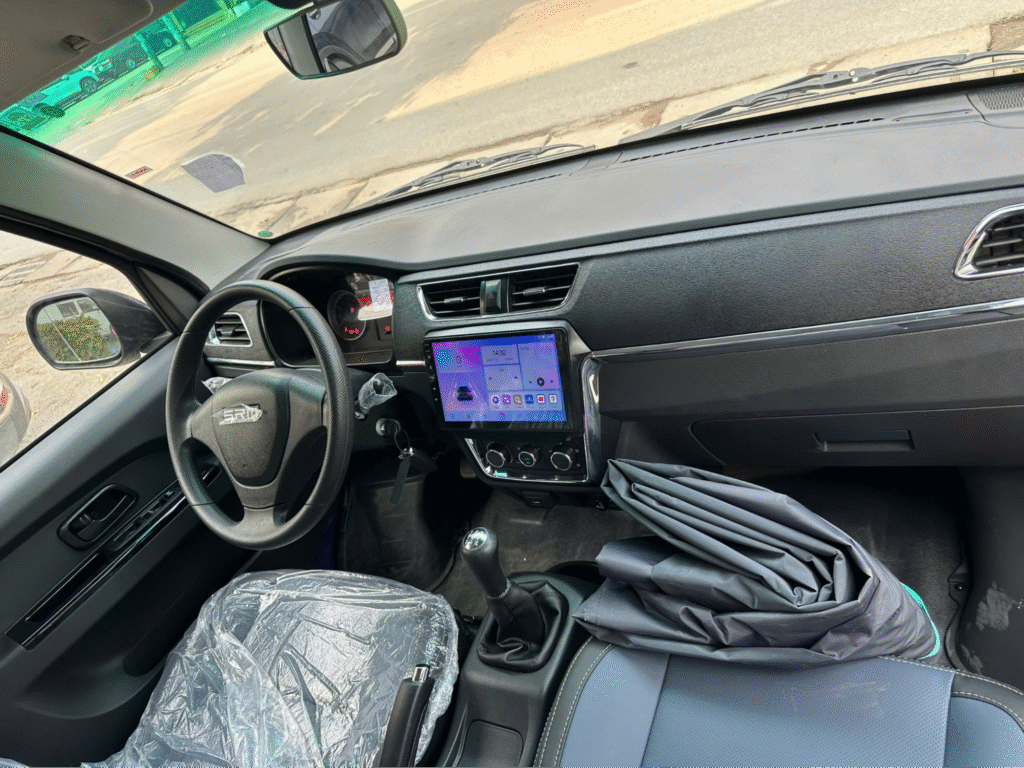 Nội thất xe tải SRM T15 thùng mui bạt