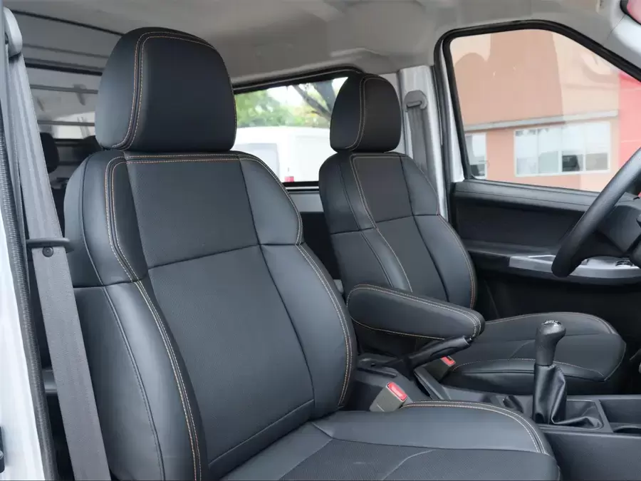 Nội thất xe tải Tera V6 5 chỗ