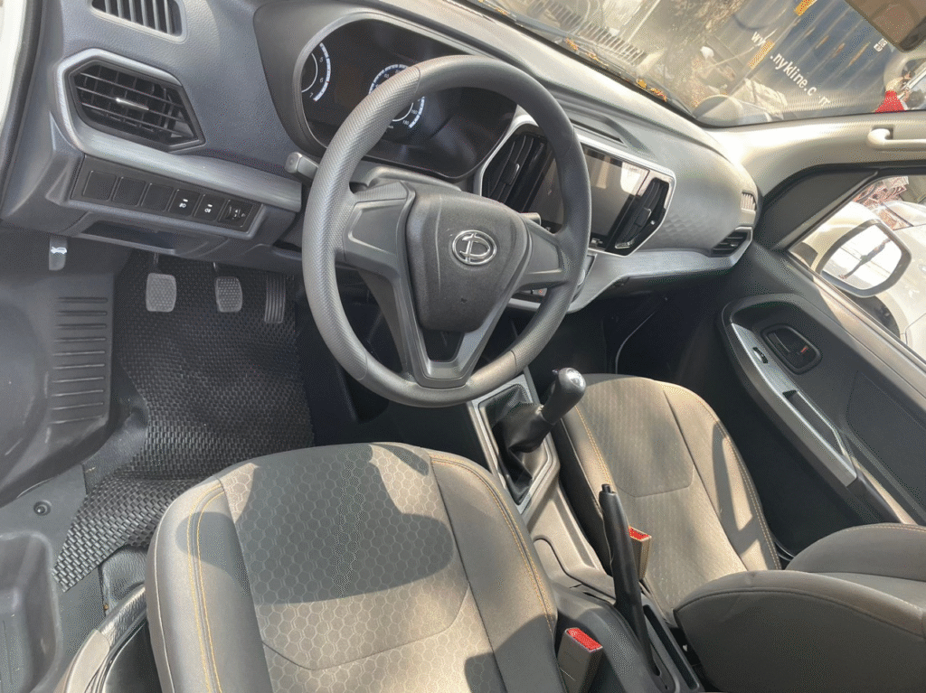 Nội thất xe tải Tera V6 2 chỗ