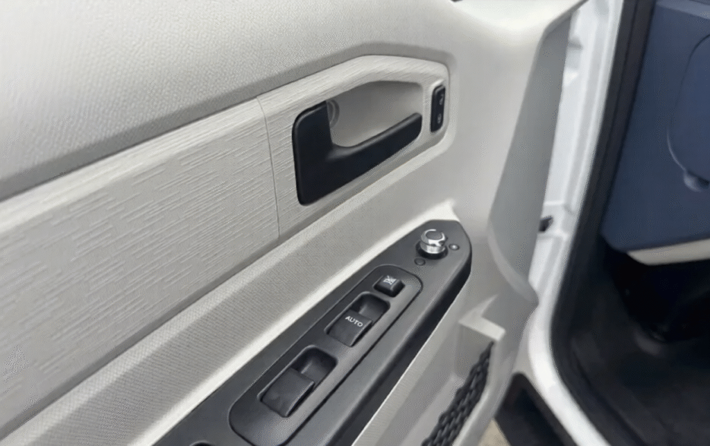 Cong-sac-xe-tai-dien-SRM-E60