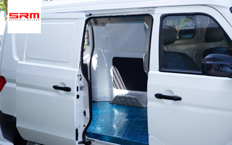 Thiết kế gọn gàng giúp SRM X30S V2 dễ dàng di chuyển trong khu vực đông dân cư.