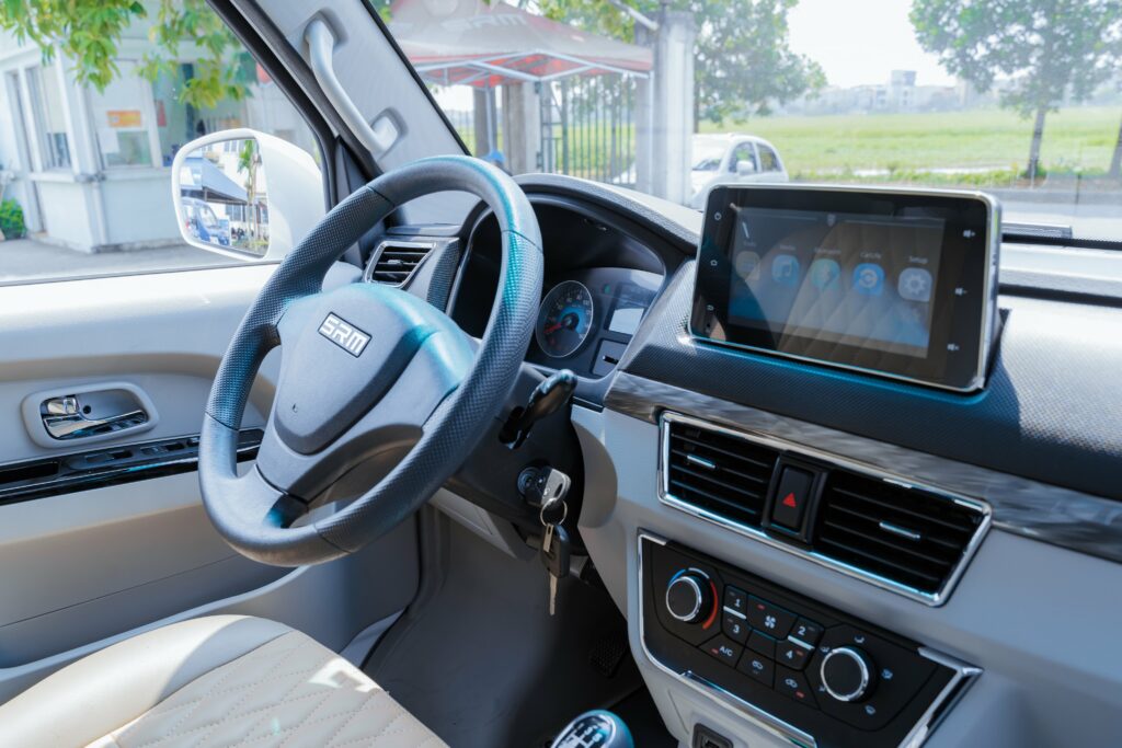 Nội thất xe tải van SRM 868 V2