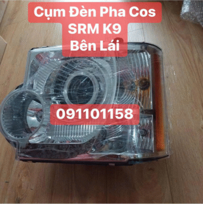 Cụm đèn pha cos SRM K990 bên lái chính hãng giúp khách hàng yên tâm về chất lượng, độ bền và khả năng lắp đặt chuẩn zin theo xe.